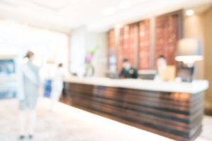 Comunicazione in Hotel: Restare Presenti e Empatici