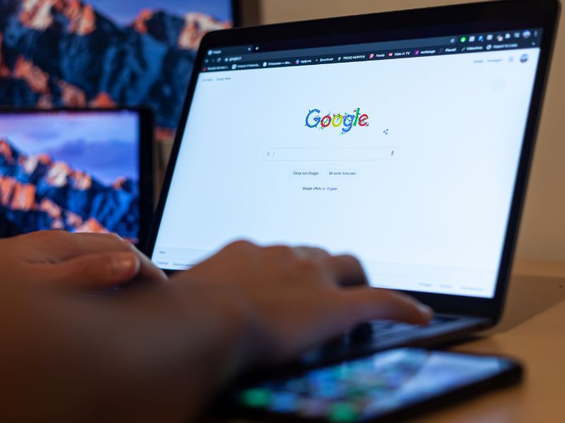 recensioni false in hotel: cosa dice google